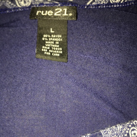 T-Shirt - Picture 2 of 2